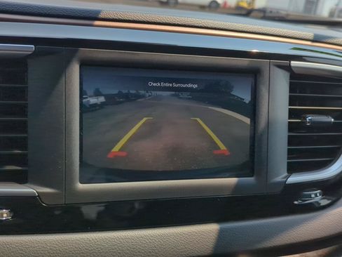 Used 2023 Chrysler Voyager LX FWD image 16