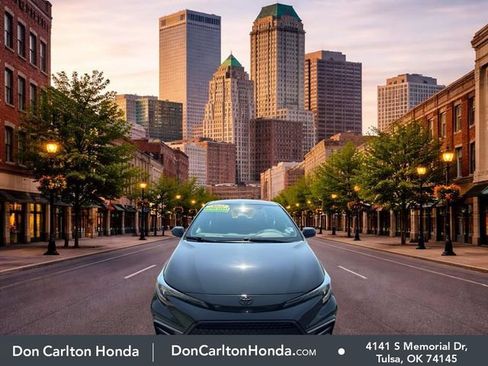 Used 2022 Toyota Corolla SE FWD image 2