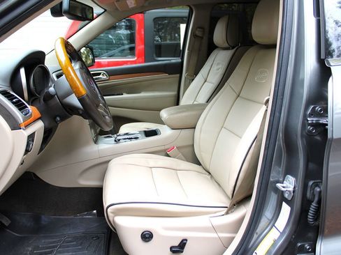 Used 2012 Jeep Grand Cherokee Overland image 14