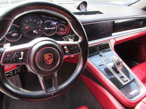 Used 2018 Porsche Panamera 4 image 10