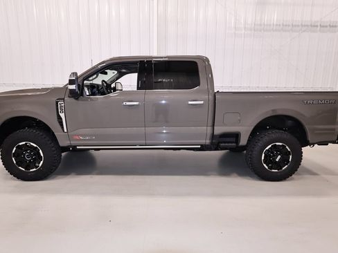 New 2026 Ford F250 Platinum w/ Platinum Plus Package AWD/4WD image 6