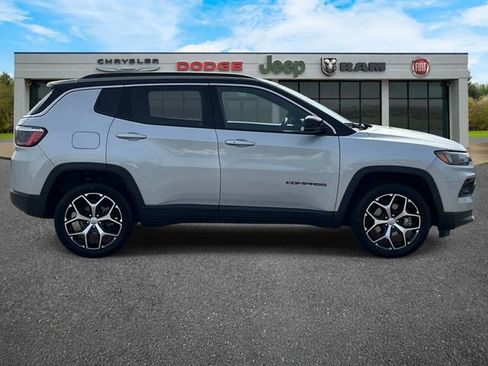 Used 2024 Jeep Compass Limited AWD/4WD image 3