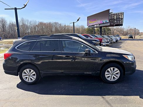 Used 2017 Subaru Outback 2.5i Premium image 10