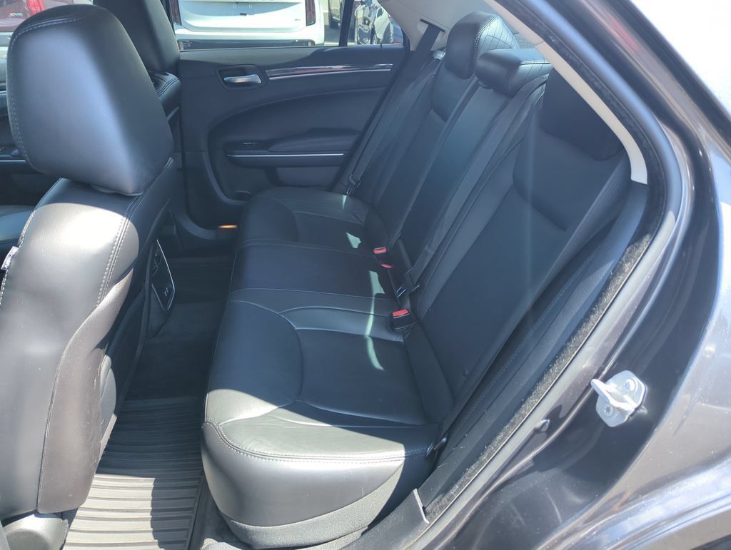 Used 2015 Chrysler 300 Limited RWD image 26