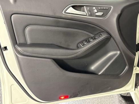 Used 2017 Mercedes-Benz B 250e image 29