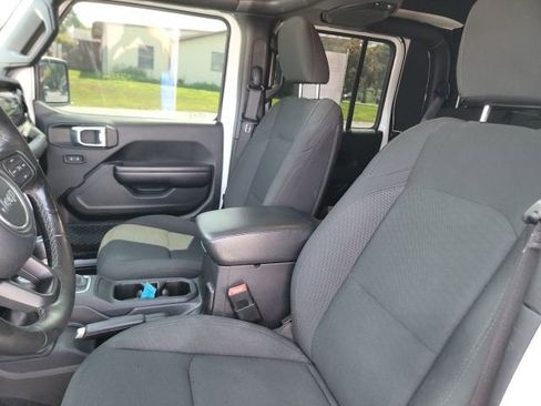 Used 2020 Jeep Gladiator Sport image 14