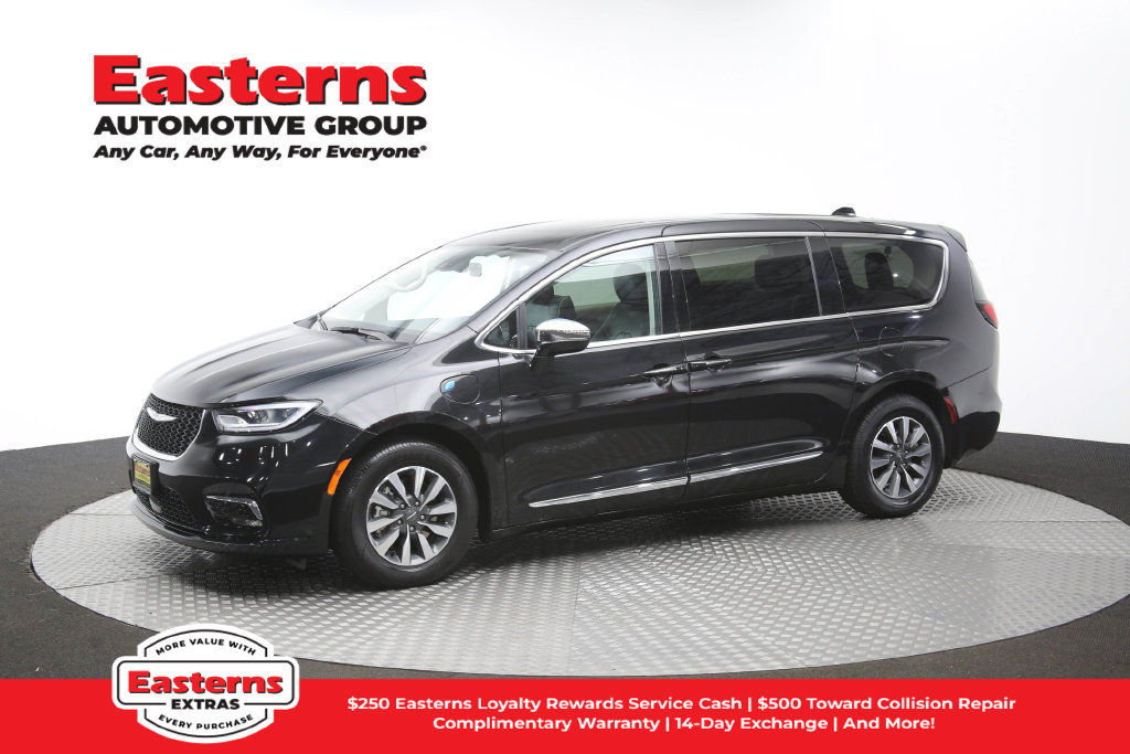 Used 2023 Chrysler Pacifica Limited FWD image 62