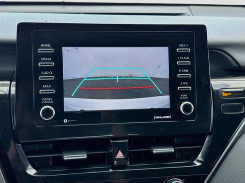 Used 2021 Toyota Camry SE FWD image 10