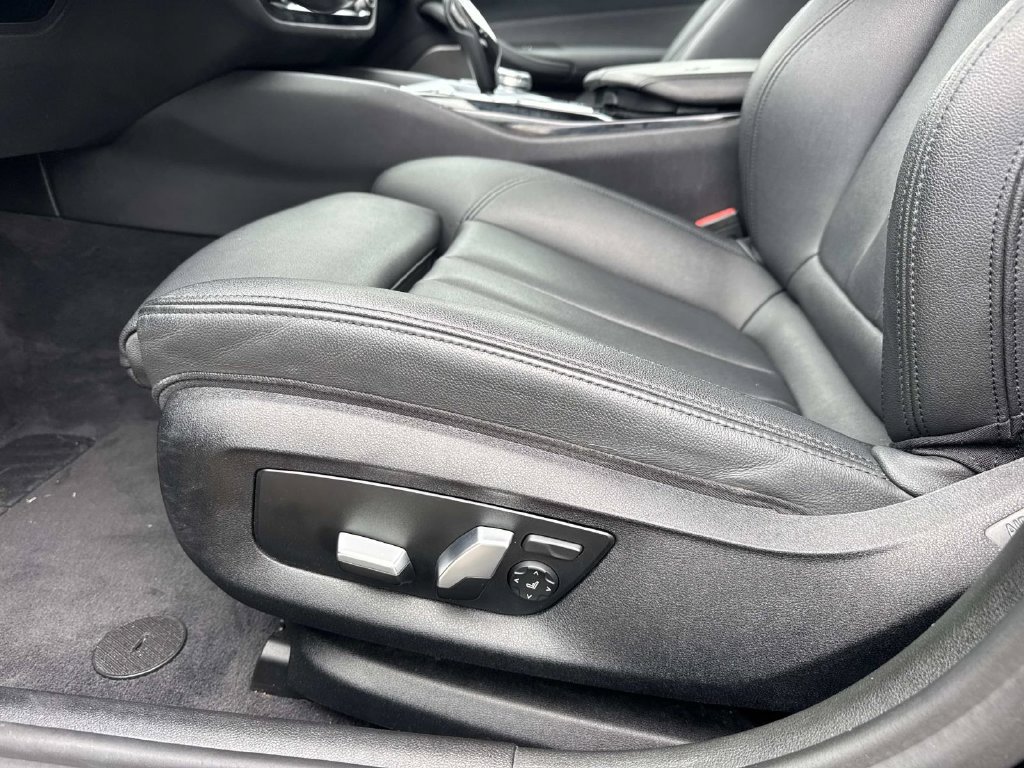 Used 2020 BMW 530i w/ Premium Package RWD image 18