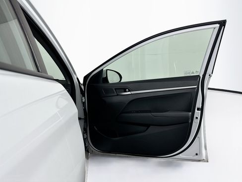 Used 2020 Hyundai Elantra SE w/ Cargo Package (C1) FWD image 30