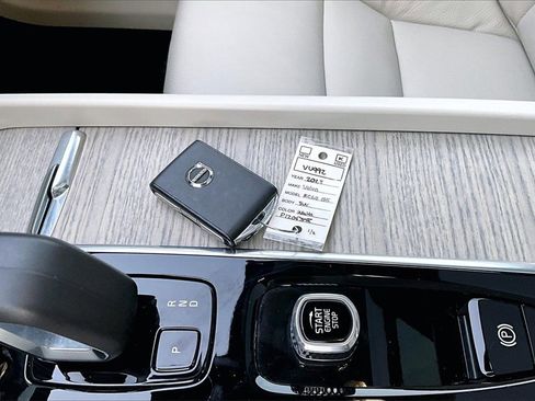 Used 2023 Volvo XC60 B5 Plus w/ Climate Package image 34