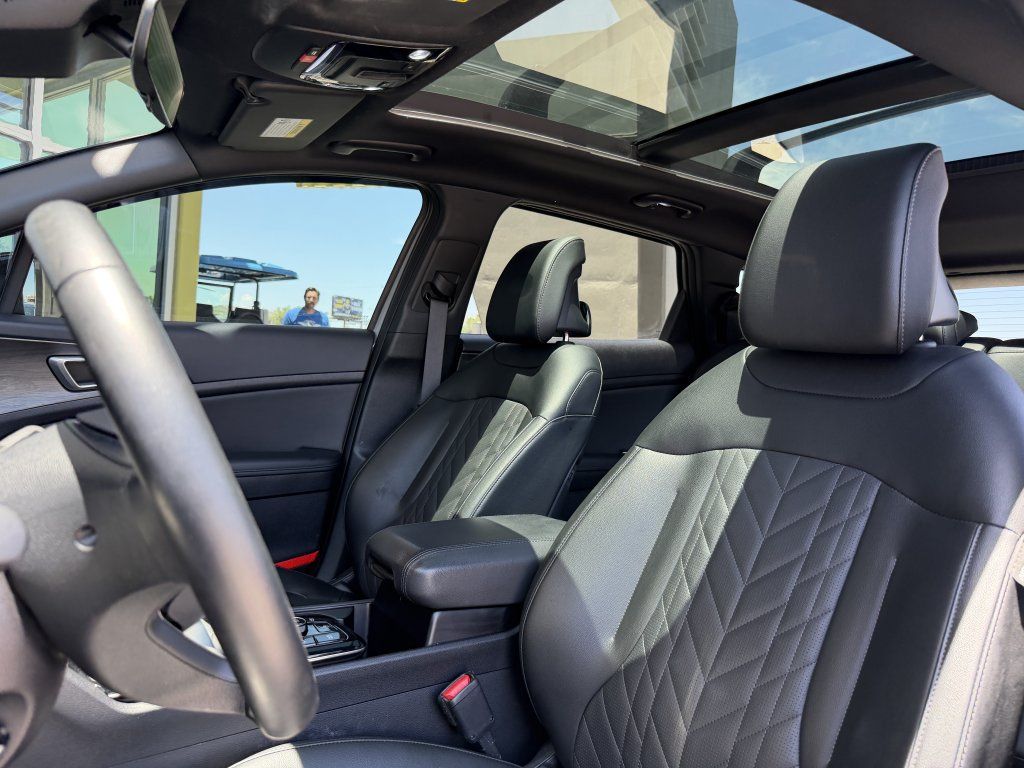 Used 2025 Kia Sportage X-Line w/ Premium Package AWD/4WD image 32