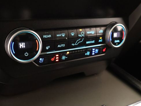 Used 2019 Ford Expedition Max XLT w/ Equipment Group 202A image 8