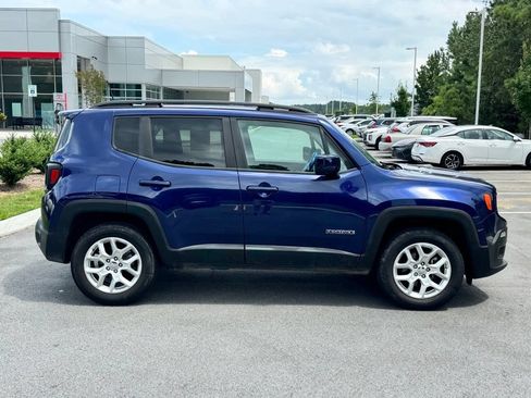 Used 2018 Jeep Renegade Latitude AWD/4WD image 8