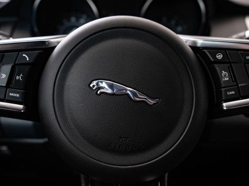 Used 2019 Jaguar E-PACE R-Dynamic SE AWD/4WD image 32