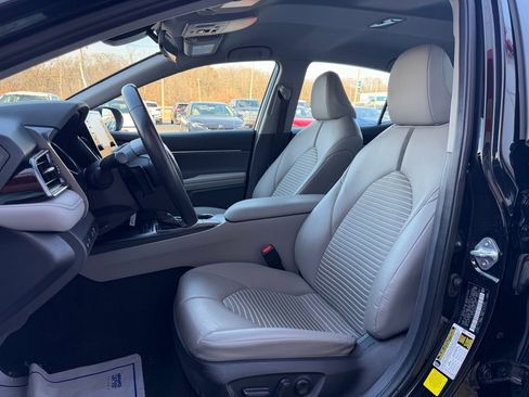 Used 2024 Toyota Camry SE image 10