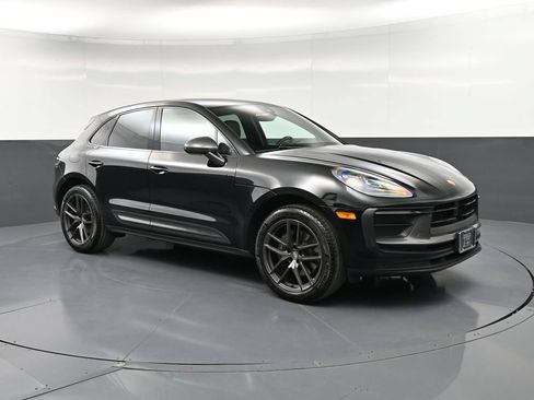Certified 2023 Porsche Macan Turbo AWD/4WD image 10