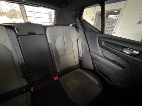Used 2024 Volvo XC40 B5 Core image 40