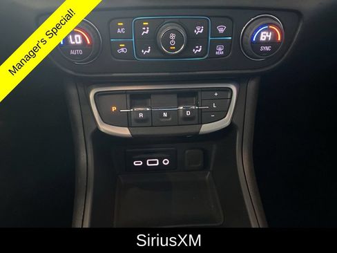 Used 2024 GMC Terrain SLT AWD/4WD image 6