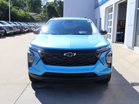 New 2026 Chevrolet Trax LT w/ Midnight Edition FWD image 5