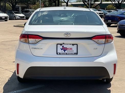 Used 2025 Toyota Corolla LE FWD image 5