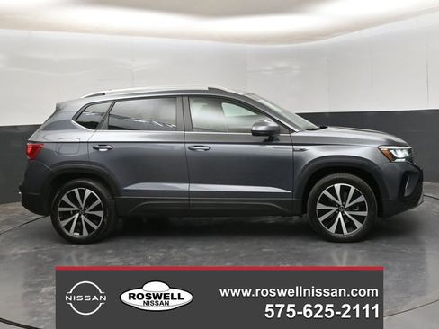 Used 2023 Volkswagen Taos SE AWD/4WD image 1