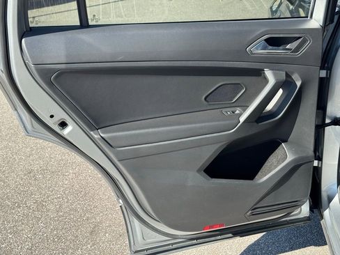 Used 2021 Volkswagen Tiguan SE image 19