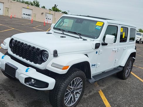 Used 2024 Jeep Wrangler High Altitude AWD/4WD image 5
