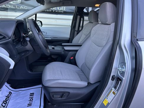 Used 2025 Toyota Sienna LE AWD/4WD image 10