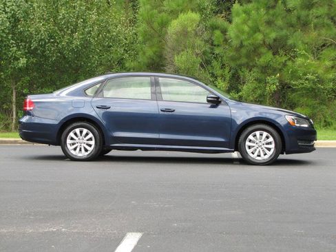 Used 2015 Volkswagen Passat 1.8T Wolfsburg Edition w/ Technology Package FWD image 4