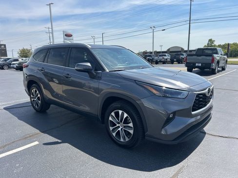 Used 2023 Toyota Highlander XLE image 24