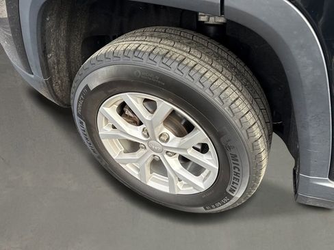 Used 2023 Jeep Grand Cherokee Limited AWD/4WD image 9