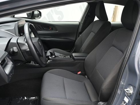 Used 2025 Toyota Prius LE FWD image 15