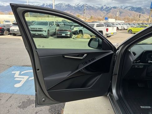 Certified 2024 Kia Niro EX Touring image 10