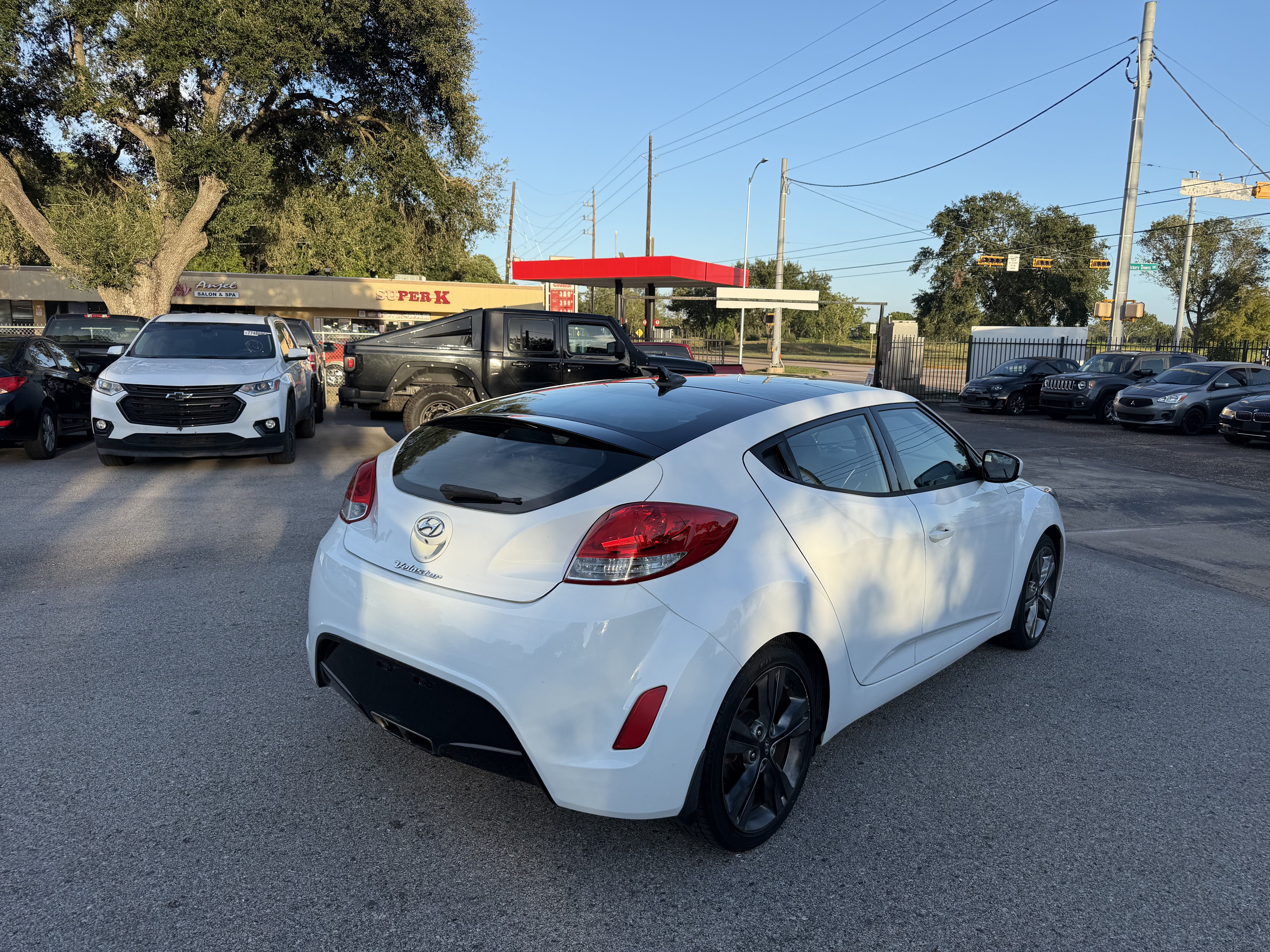 Used 2016 Hyundai Veloster w/ Option Group 02 FWD image 7