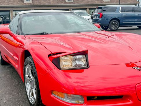 Used 2000 Chevrolet Corvette Convertible w/ Memory Pkg RWD image 3