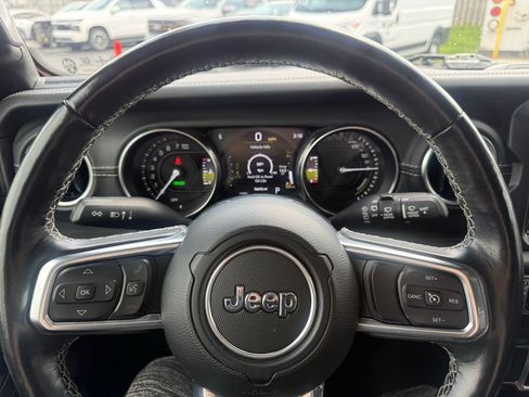 Used 2021 Jeep Wrangler Unlimited Sahara w/ Cold Weather Group AWD/4WD image 22