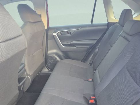 Used 2019 Toyota RAV4 LE FWD image 10