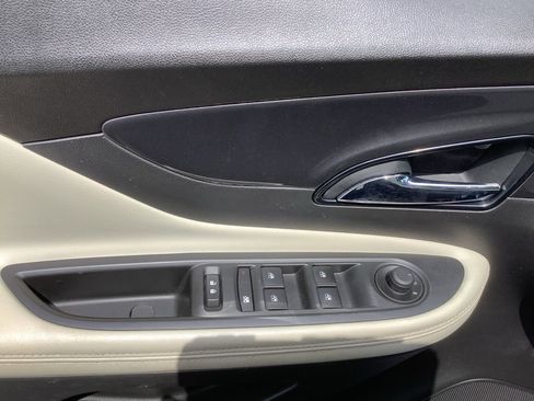 Used 2021 Buick Encore Preferred image 11