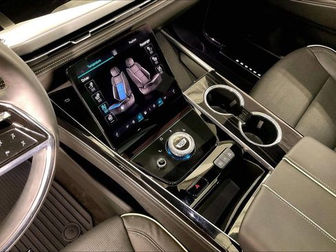 Used 2025 Cadillac Escalade Sport AWD/4WD image 18