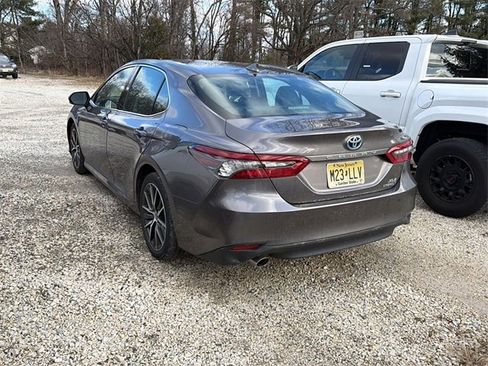 Used 2021 Toyota Camry XLE w/ Navigation Upgrade Package image 2