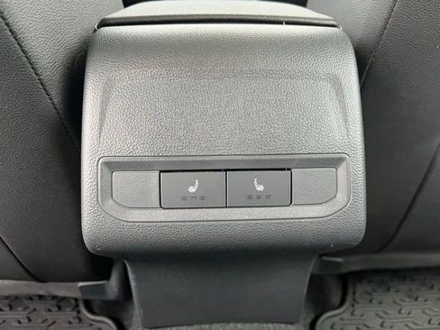 Certified 2025 Volkswagen Jetta SEL image 13