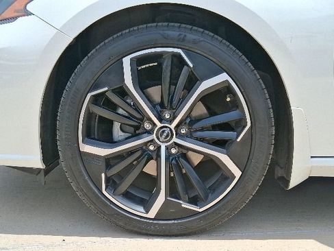 Used 2024 Nissan Altima 2.5 SR w/ SR Premium Package FWD image 25