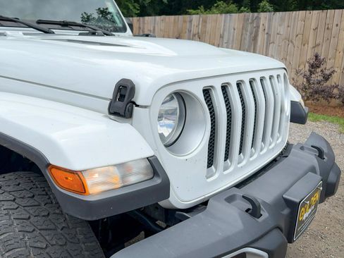 Used 2021 Jeep Wrangler Unlimited Sahara w/ Cold Weather Group AWD/4WD image 16