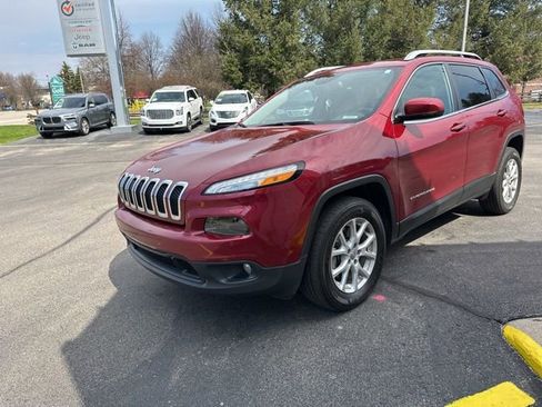 Certified 2017 Jeep Cherokee Latitude w/ Comfort/Convenience Group AWD/4WD image 2