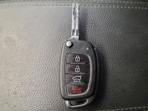 Used 2017 Hyundai Tucson SE image 32