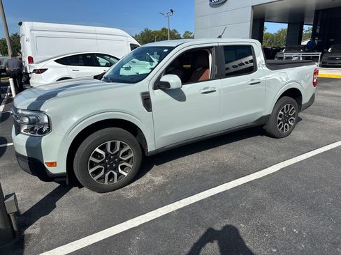 Used 2022 Ford Maverick Lariat FWD image 3