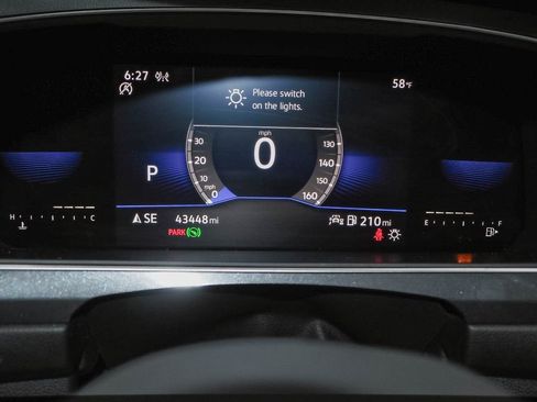 Used 2022 Volkswagen Tiguan SE w/ Panoramic Sunroof Package image 18