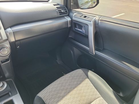 Used 2014 Toyota 4Runner SR5 AWD/4WD image 17