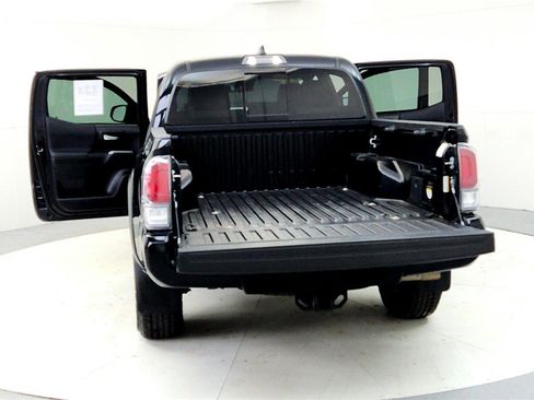 Used 2022 Toyota Tacoma TRD Off-Road w/ Technology Package image 11